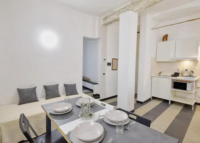 Cozy Apartment In Genova With Kitchen